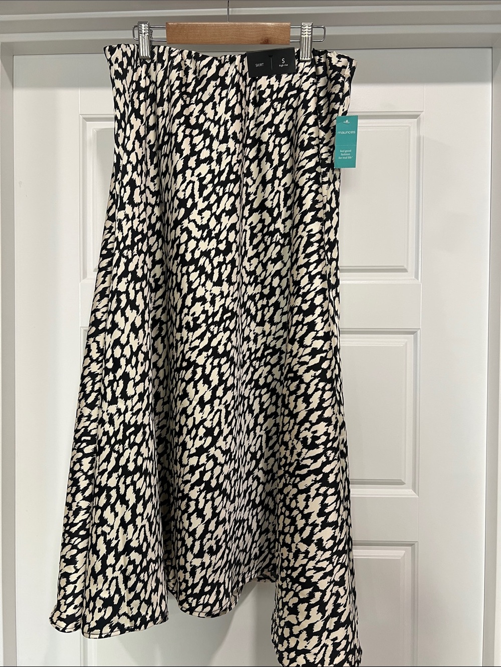 Maurices Black and Cream Printed A-Line Satin Skirt. Size S 
NWT
